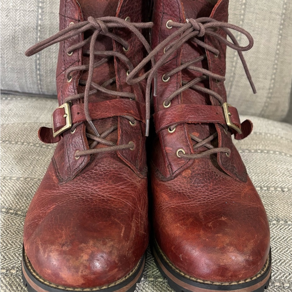 Array leather Women's Red Mahogany Lace Up Boots! Perfect for Fall!